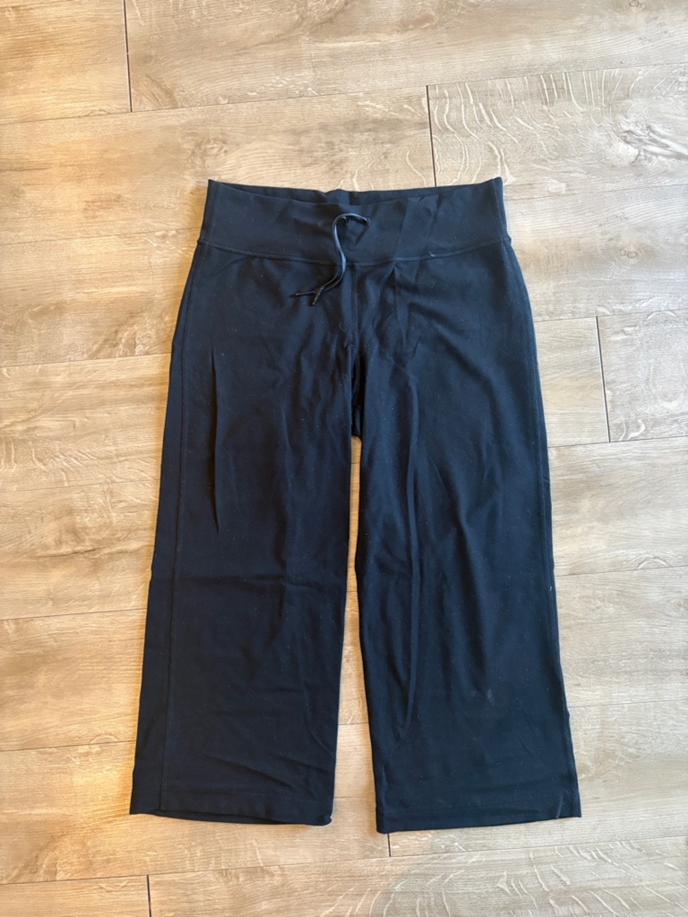Lululemon Black Wide-Leg Crops Drawstring Waist 14” Inseam 21”